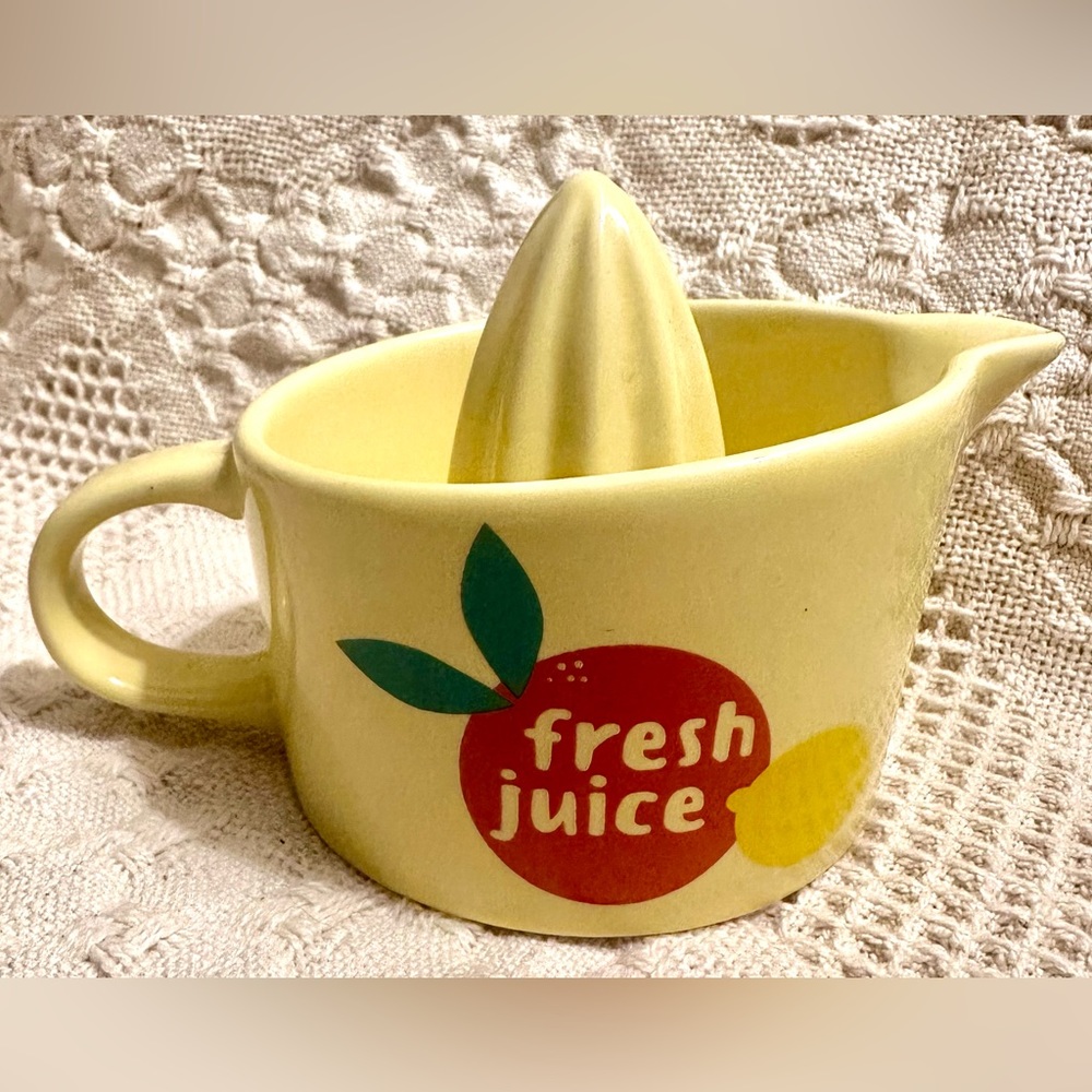 Vtg Manual Fresh🍊🍋 Juice Yellow Ceramic Juicer by NOW Designs